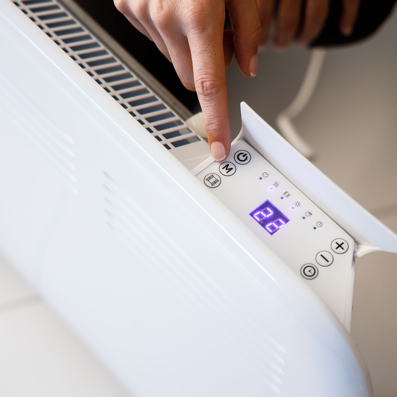 Convector adequado para banheiros IP24 TAURUS CHTA 2000 programável com tela digital - 3